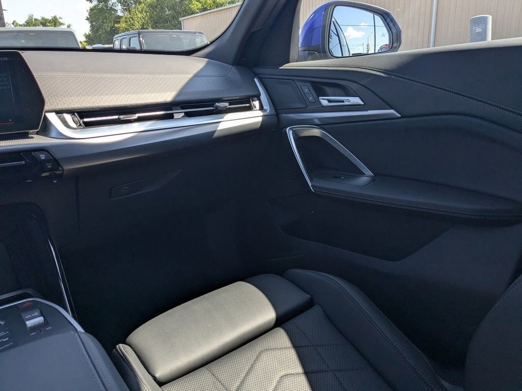 Used 2025 BMW X2 xDrive28i w/ M Sport Package AWD/4WD image 16