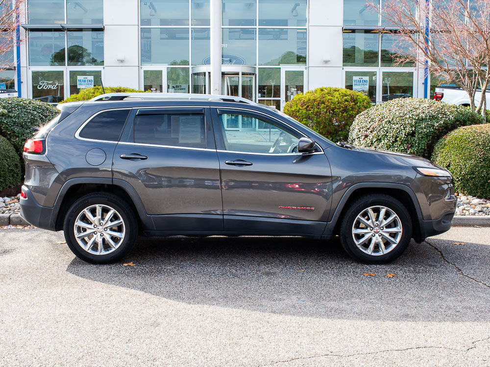 Used 2016 Jeep Cherokee Limited image 1
