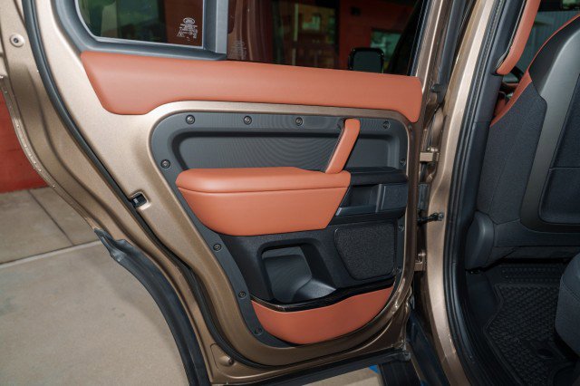 Used 2026 Land Rover Defender 110 OCTA image 19