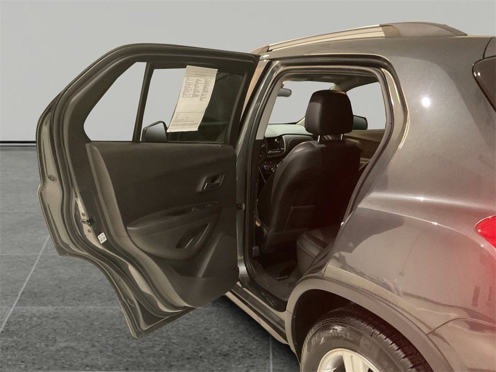 Used 2020 Chevrolet Trax LT w/ LT Convenience Package image 13