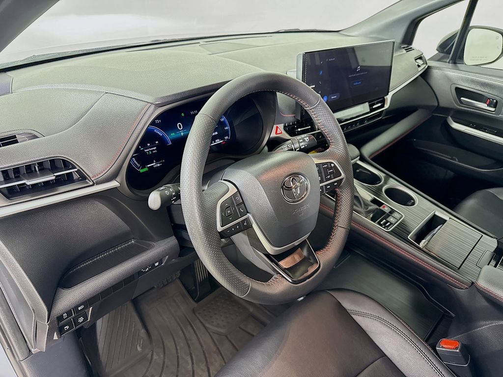 Certified 2025 Toyota Sienna XSE image 10