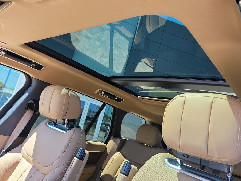 New 2026 Land Rover Range Rover SE image 28