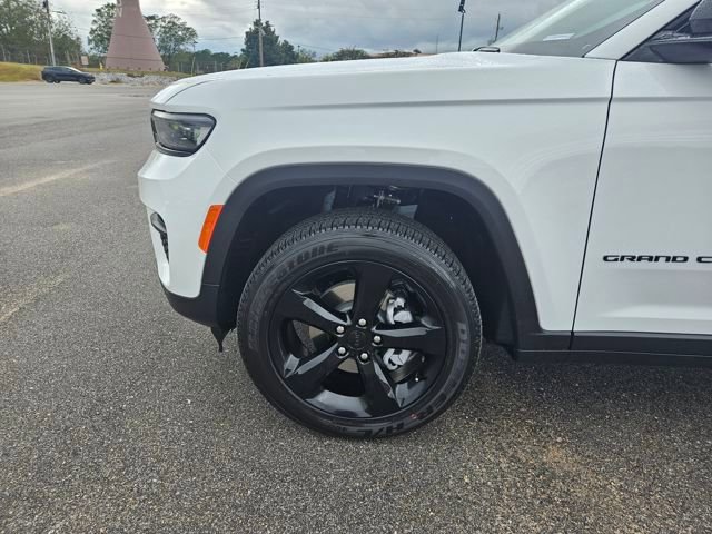 New 2025 Jeep Grand Cherokee Altitude image 27