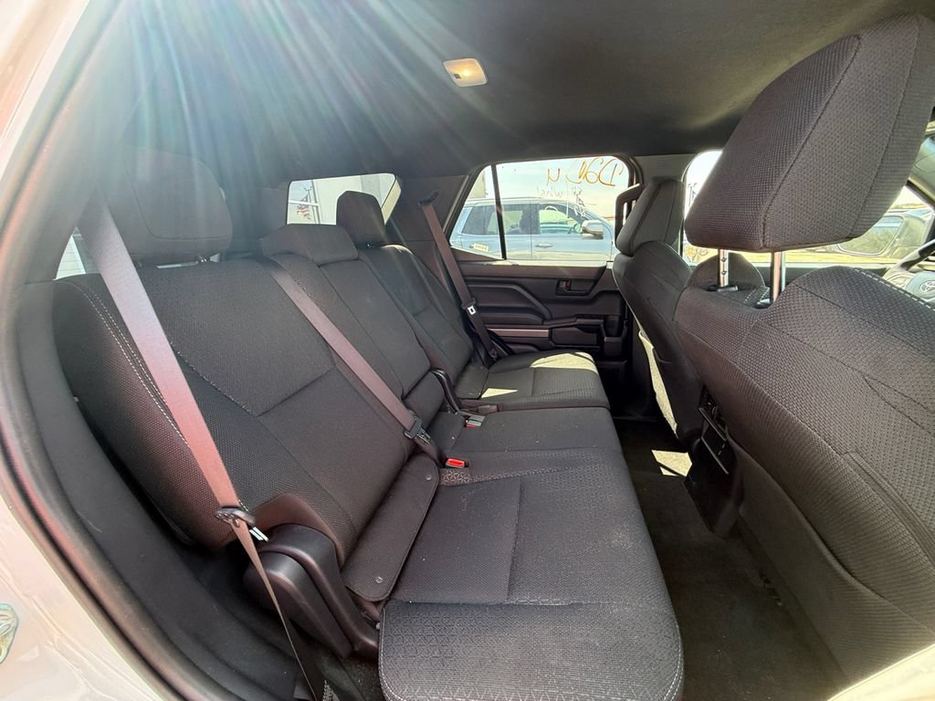 Used 2025 Toyota 4Runner SR5 AWD/4WD image 37