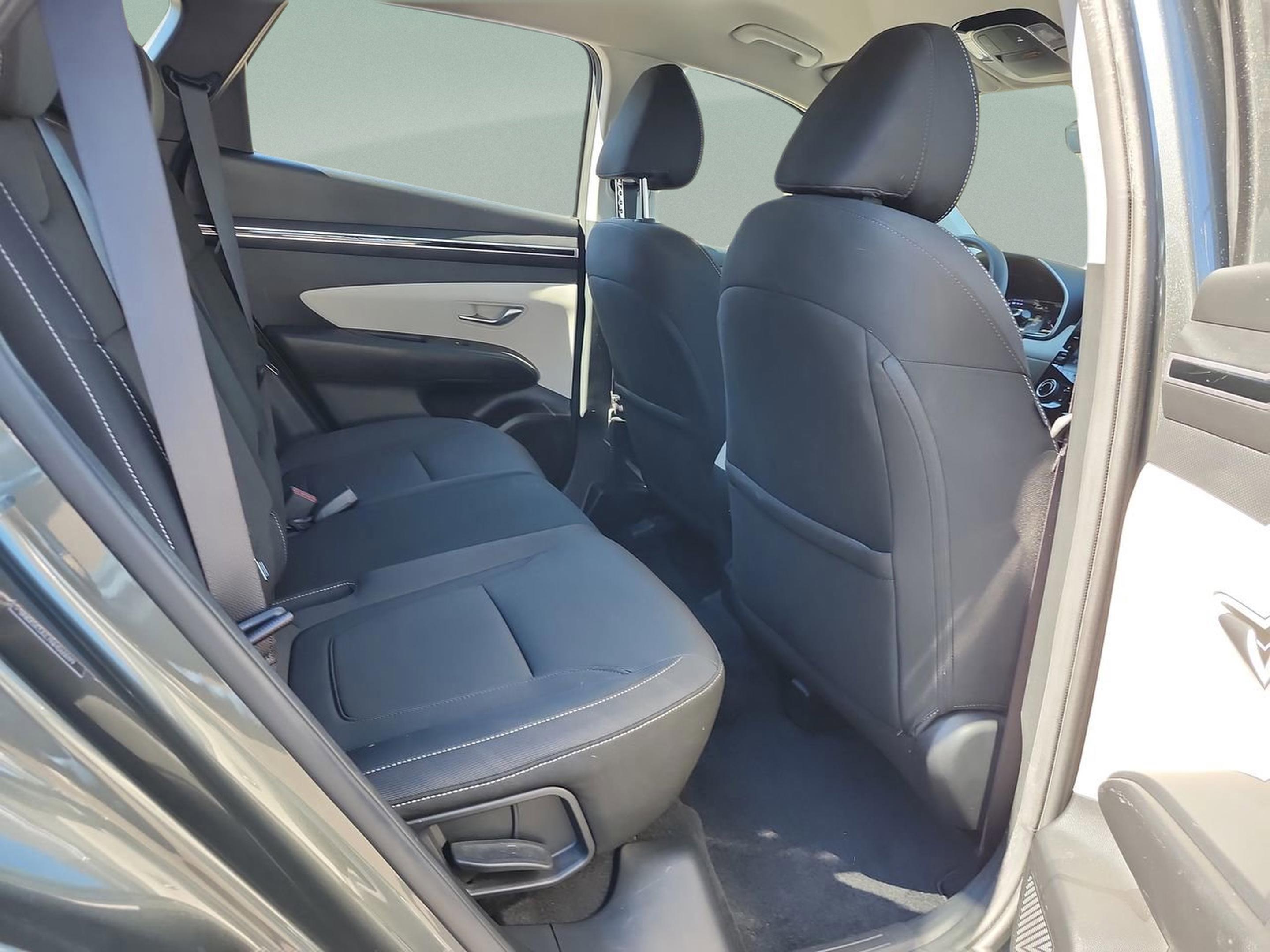 Used 2022 Hyundai Tucson SE image 17