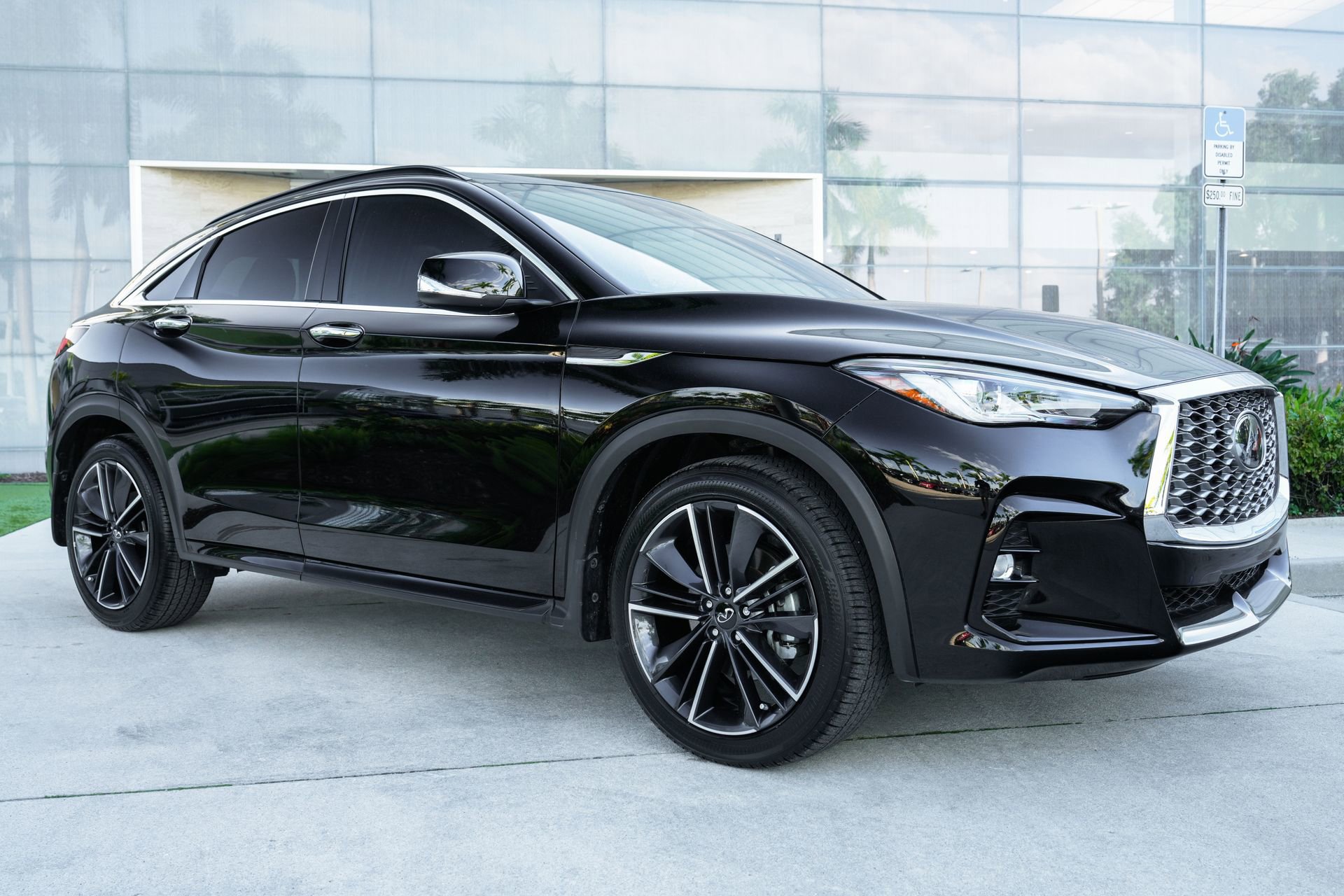 Used 2025 INFINITI QX55 Luxe w/ Cargo Package image 3