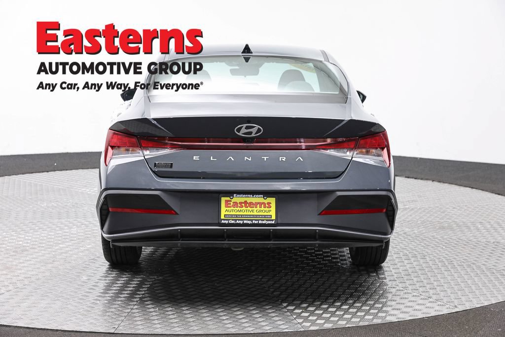 Used 2024 Hyundai Elantra SEL FWD image 6