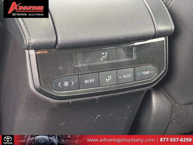 Used 2024 Toyota Highlander XLE AWD/4WD image 17