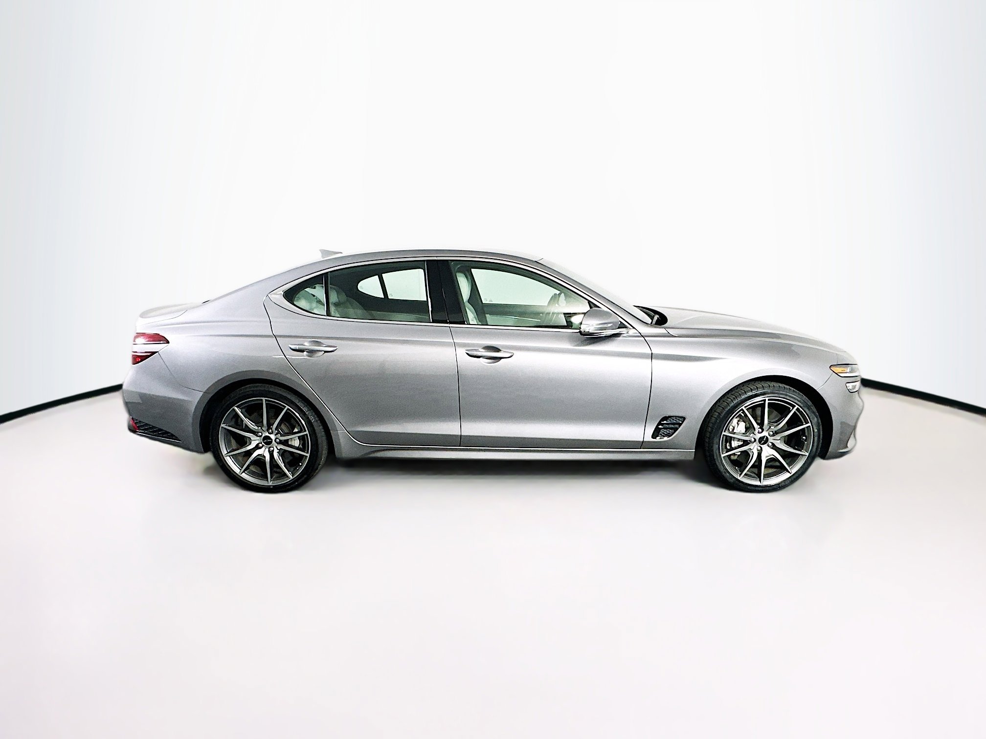 Used 2025 Genesis G70 2.5T image 10