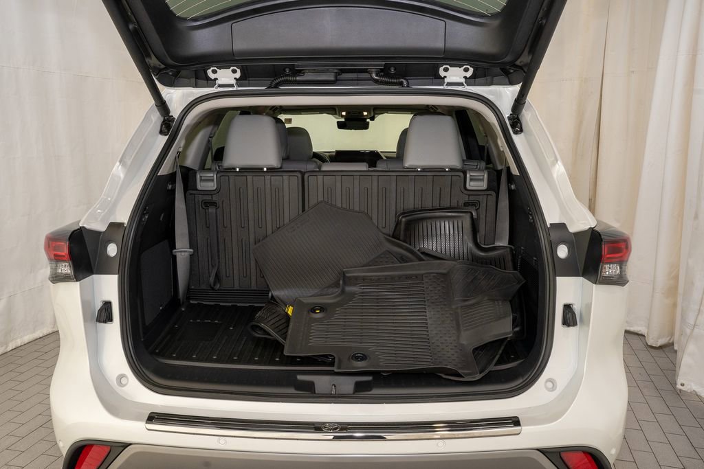 Used 2026 Toyota Highlander Platinum image 5
