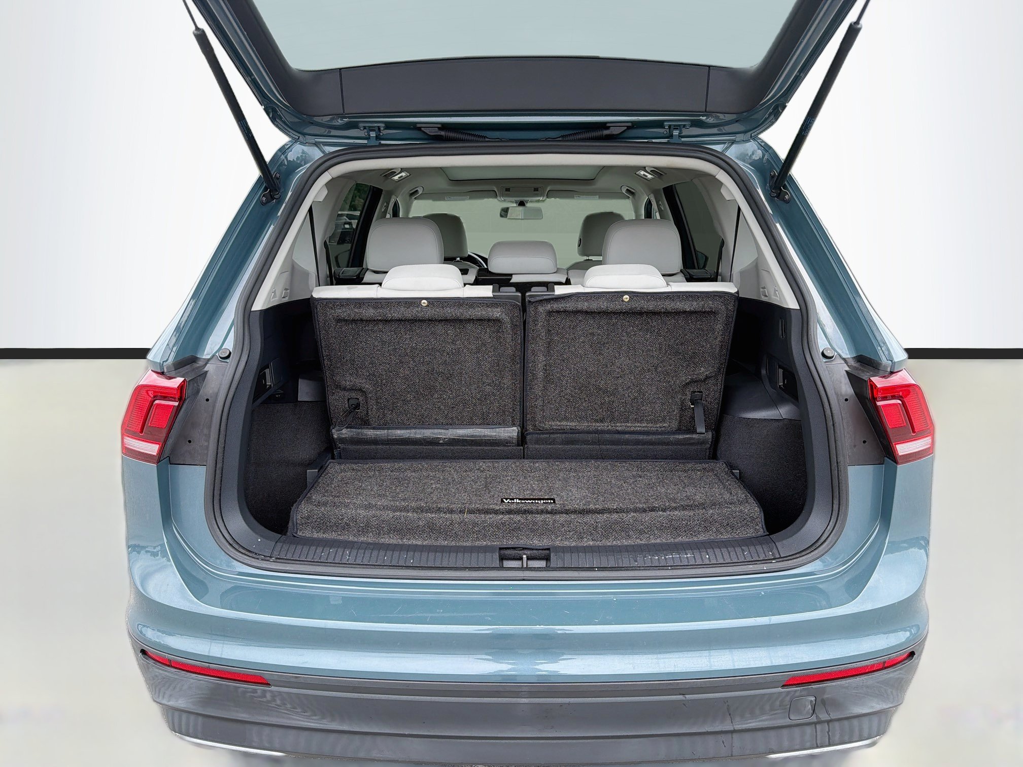 Used 2019 Volkswagen Tiguan SE w/ Panoramic Sunroof Package AWD/4WD image 12