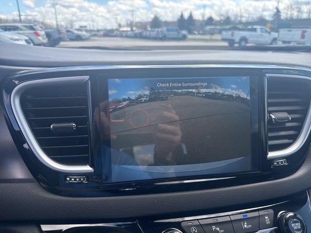 Used 2026 Chrysler Pacifica Select FWD image 11