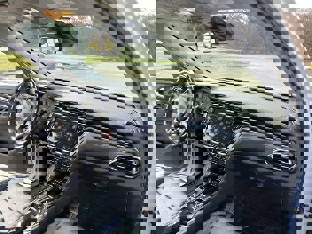 Used 2022 Chevrolet Bolt EUV LT w/ Convenience Package image 29