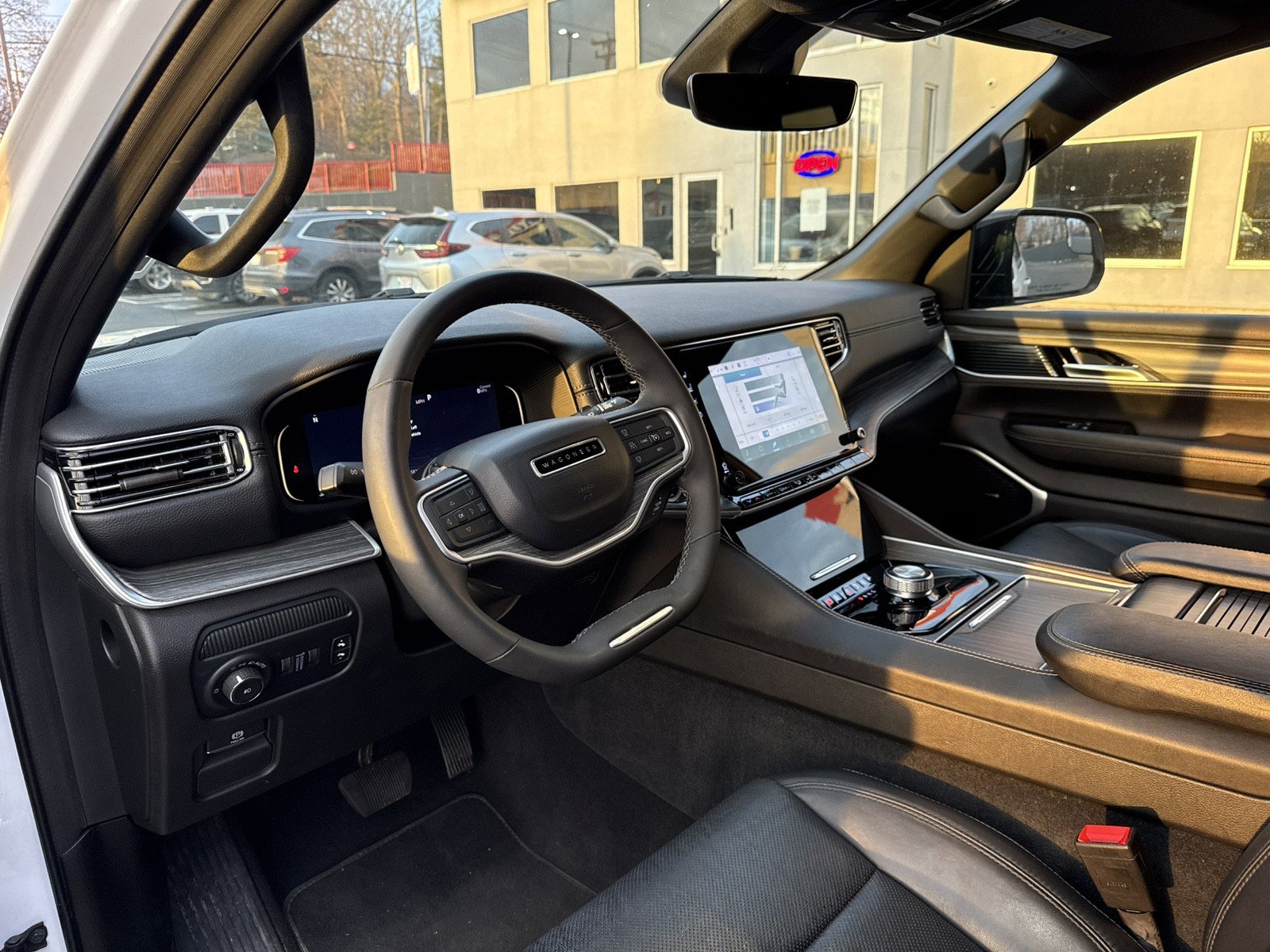 Used 2024 Jeep Wagoneer Series II w/ Flexible Seating Group RWD image 17