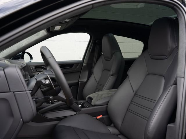 New 2026 Porsche Cayenne GTS image 5