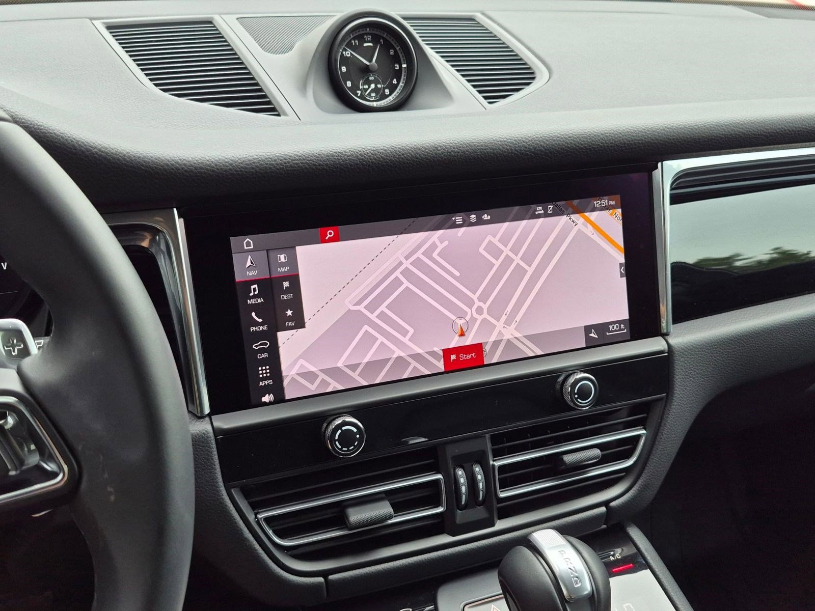 Certified 2026 Porsche Macan AWD/4WD image 17