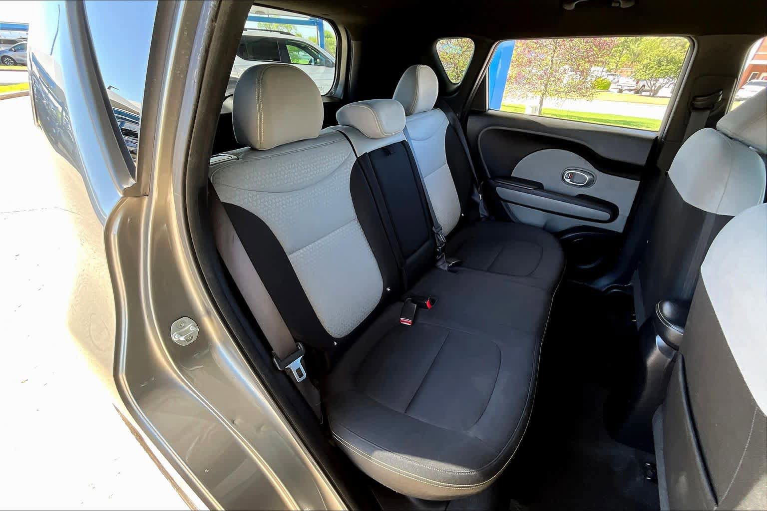 Used 2014 Kia Soul + FWD image 19