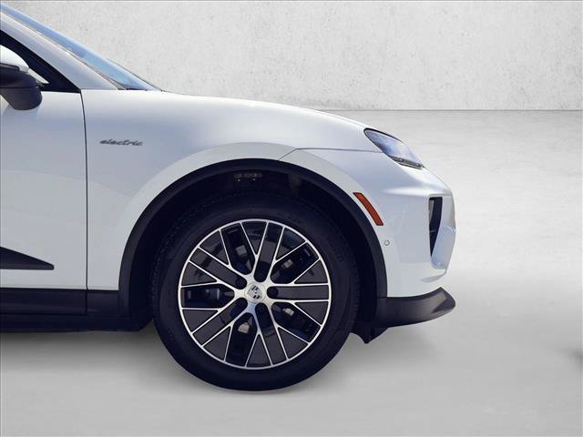 Used 2025 Porsche Macan Electric RWD image 11