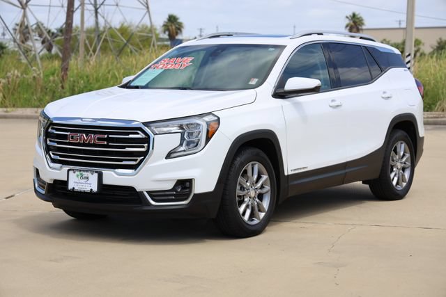 Used 2022 GMC Terrain SLT w/ LPO, Cargo Package FWD image 3