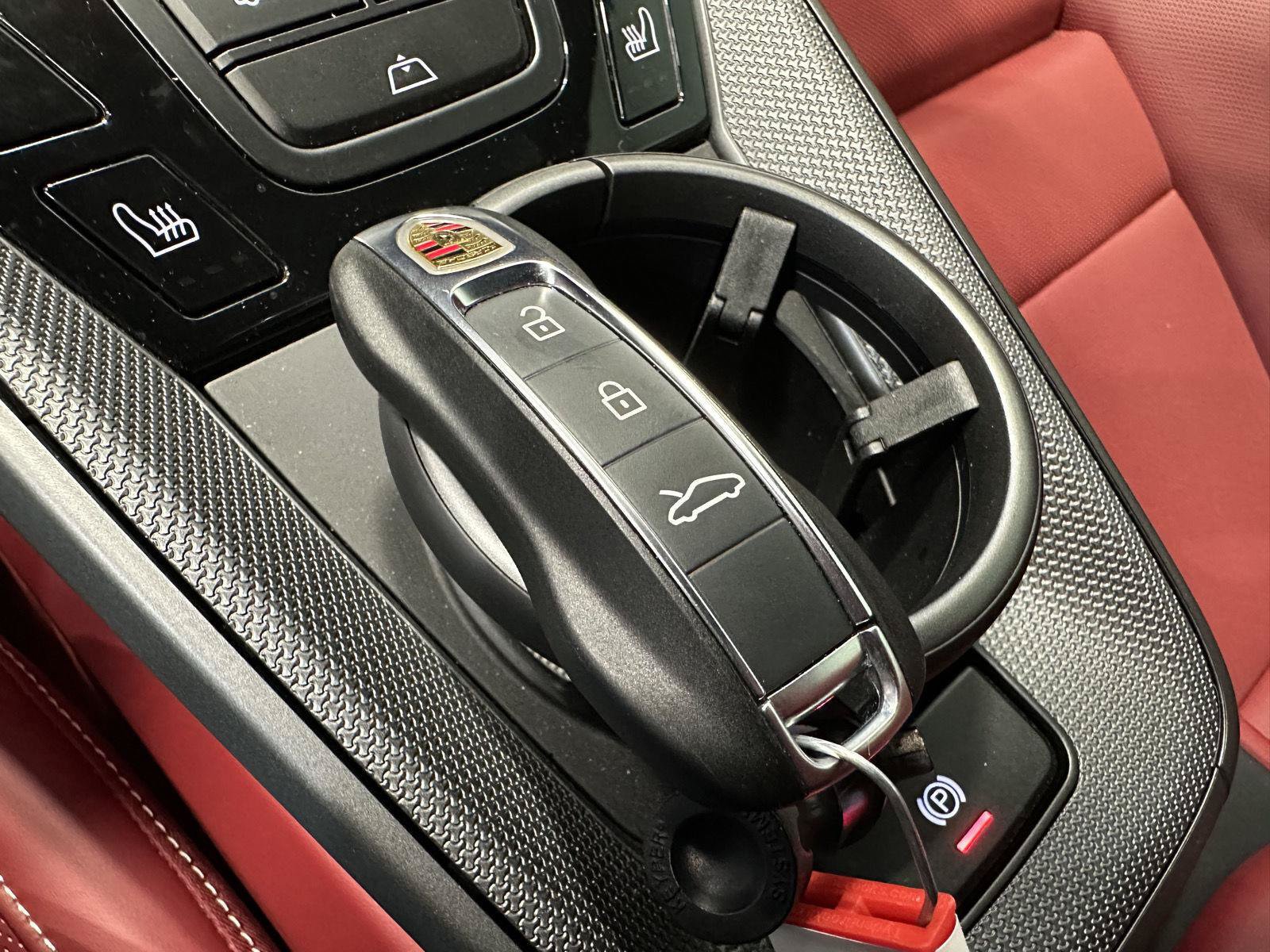 Used 2025 Porsche 911 Carrera RWD image 40