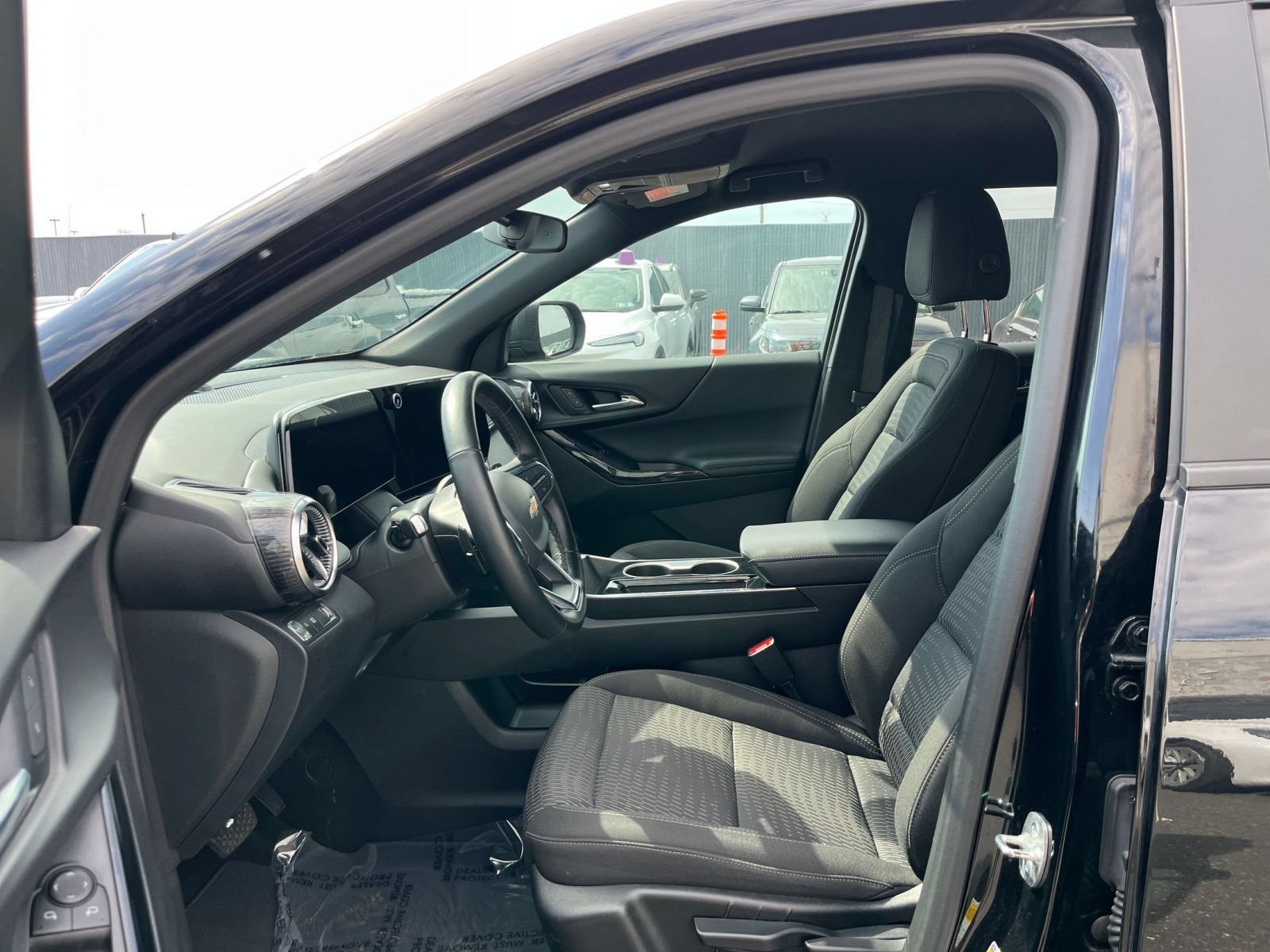 Used 2025 Chevrolet Equinox LT FWD image 27