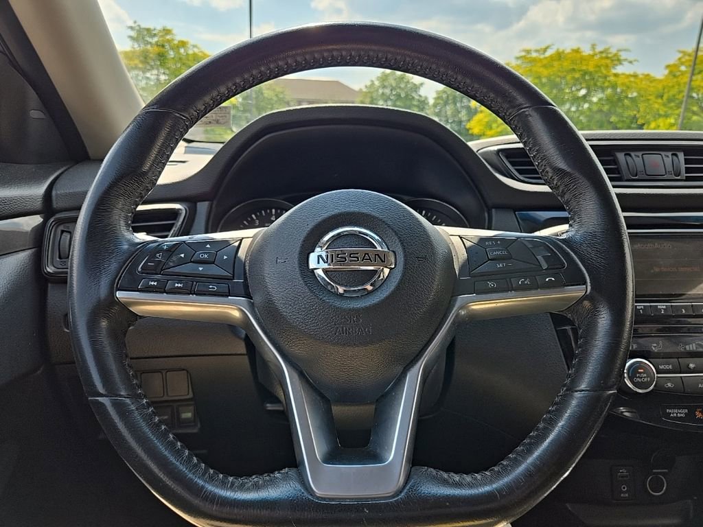 Used 2017 Nissan Rogue SV AWD/4WD image 14