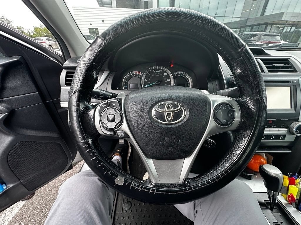 Used 2014 Toyota Camry SE FWD image 12