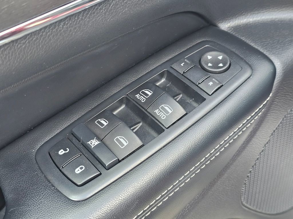 Used 2017 Jeep Grand Cherokee Limited w/ Mopar Chrome Edition Group AWD/4WD image 33