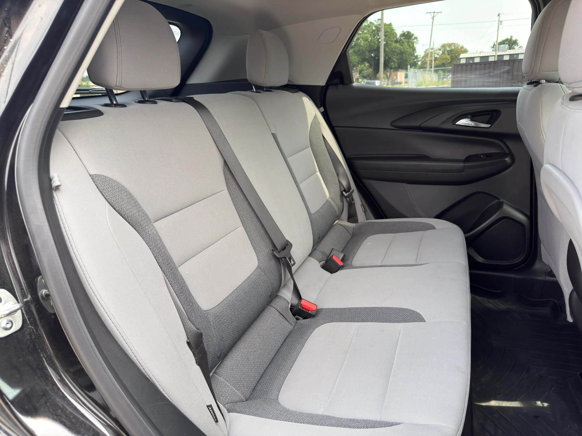 Used 2025 Chevrolet TrailBlazer LT w/ LT Cold Weather Package FWD image 22