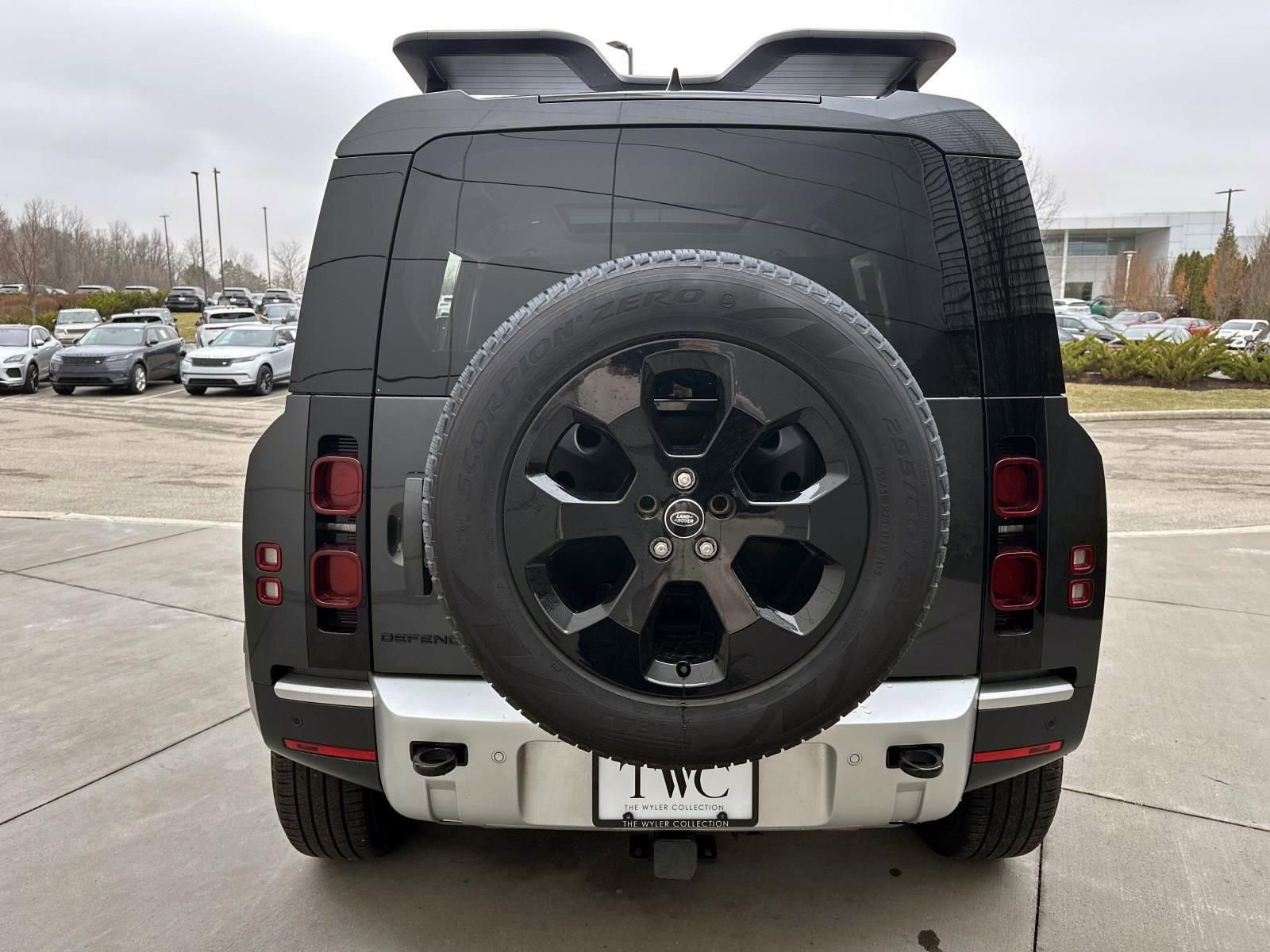 Used 2025 Land Rover Defender 110 S image 6