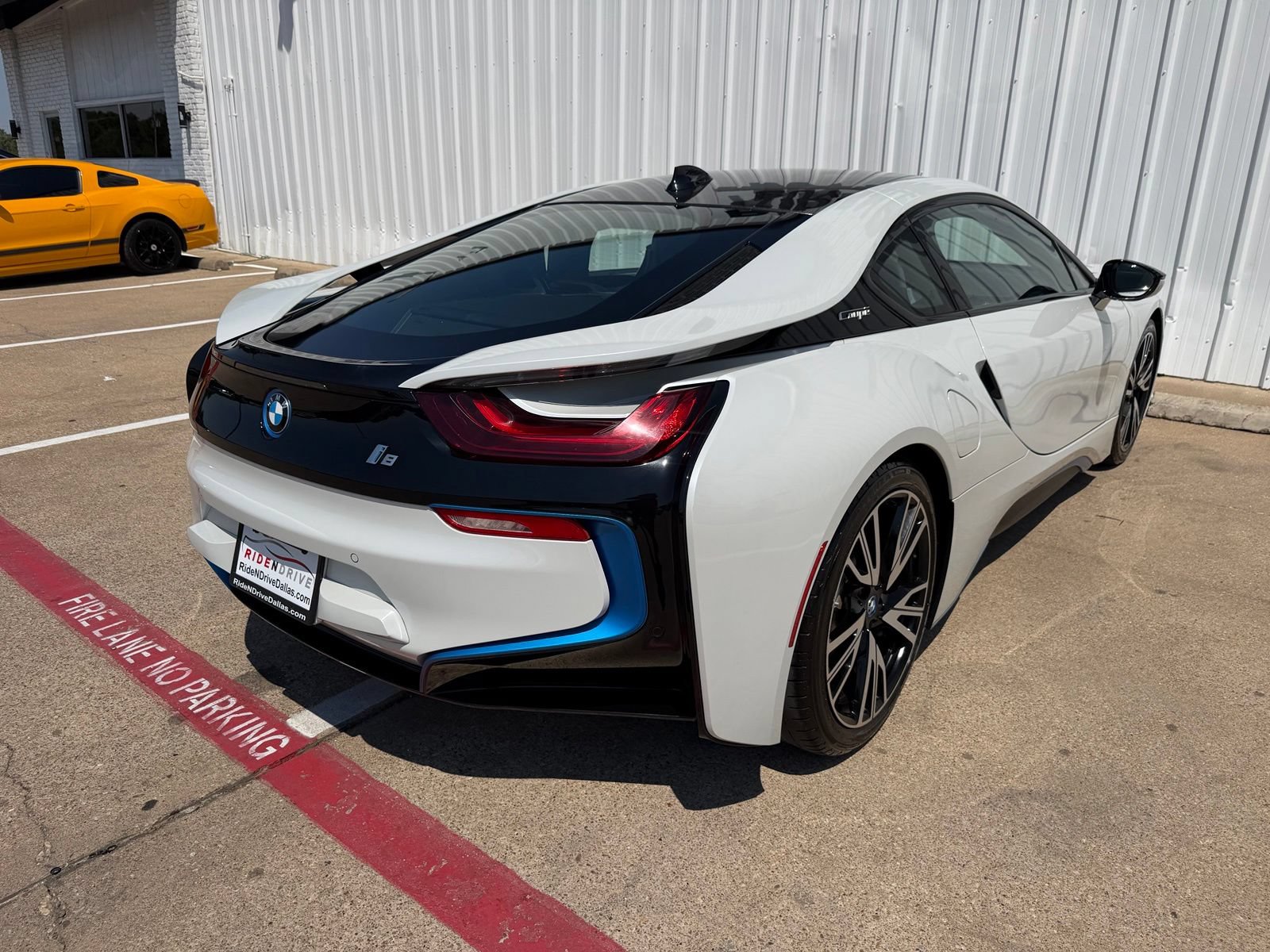 Used 2019 BMW i8 Coupe AWD/4WD image 7