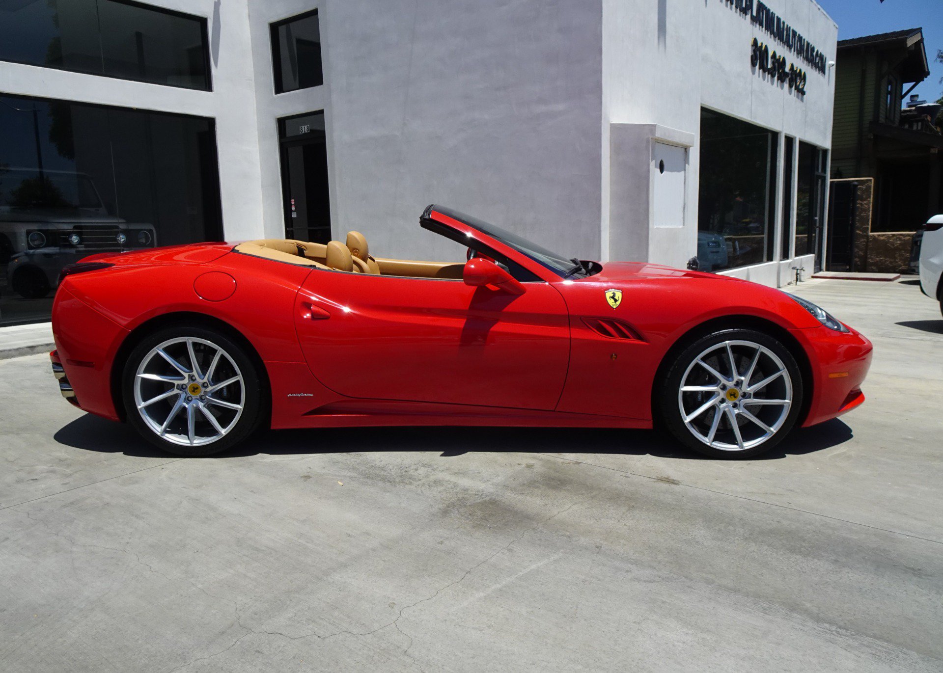 Used 2010 Ferrari California RWD image 9