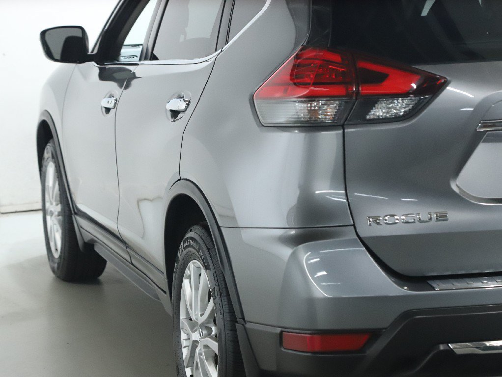 Used 2017 Nissan Rogue SV w/ Sun & Sound Touring Package AWD/4WD image 43