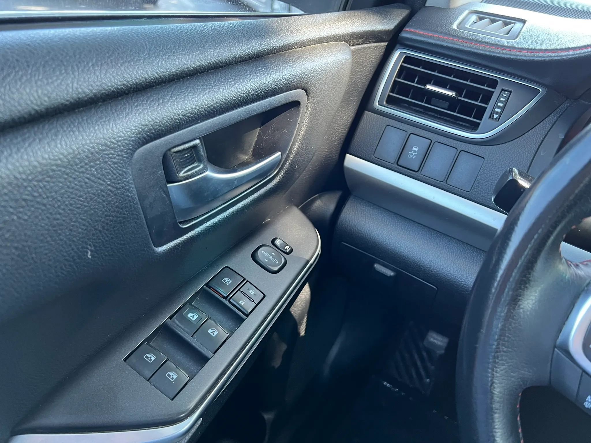 Used 2015 Toyota Camry SE FWD image 18