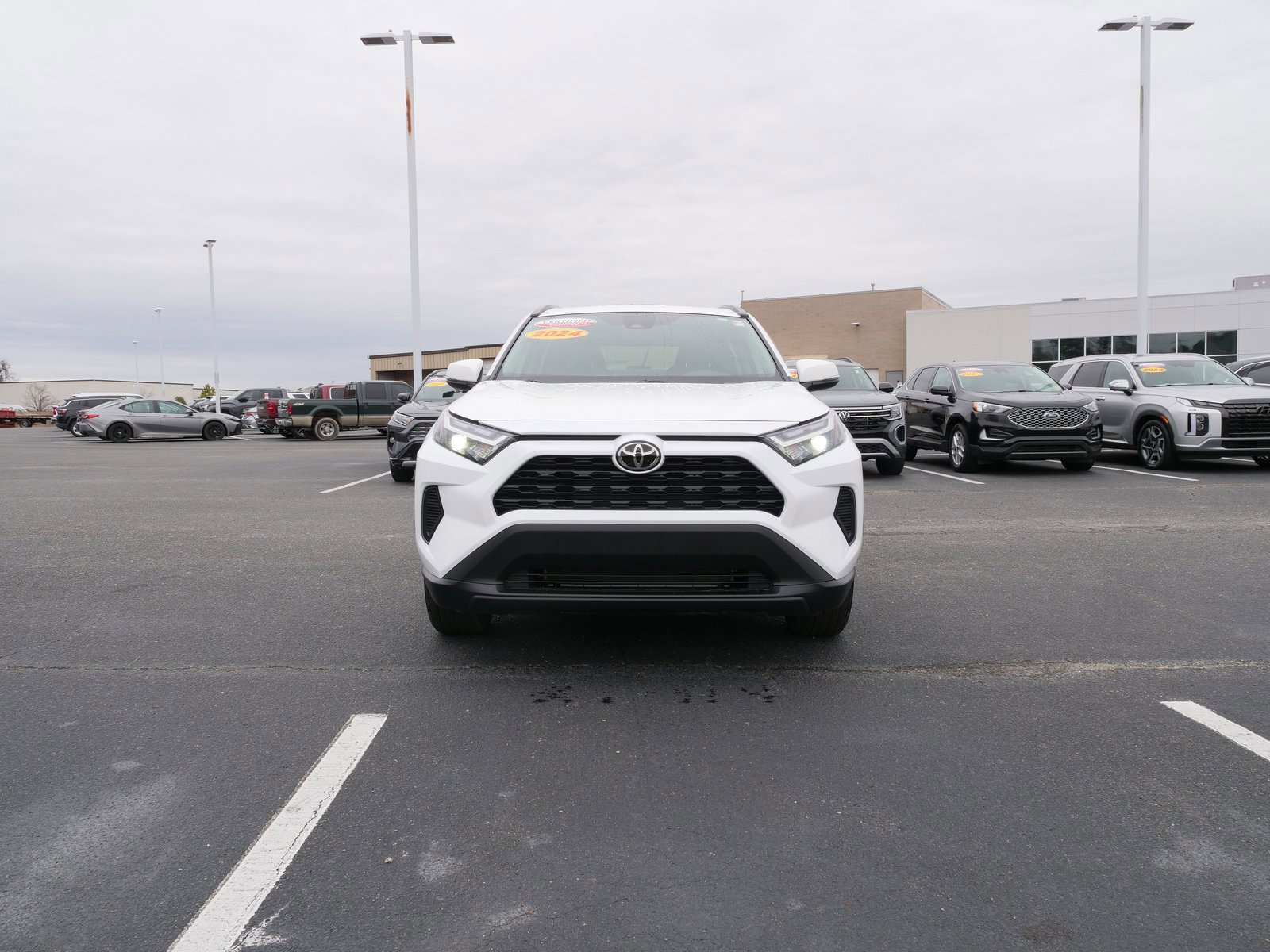 Used 2024 Toyota RAV4 XLE w/ Convenience Package image 9