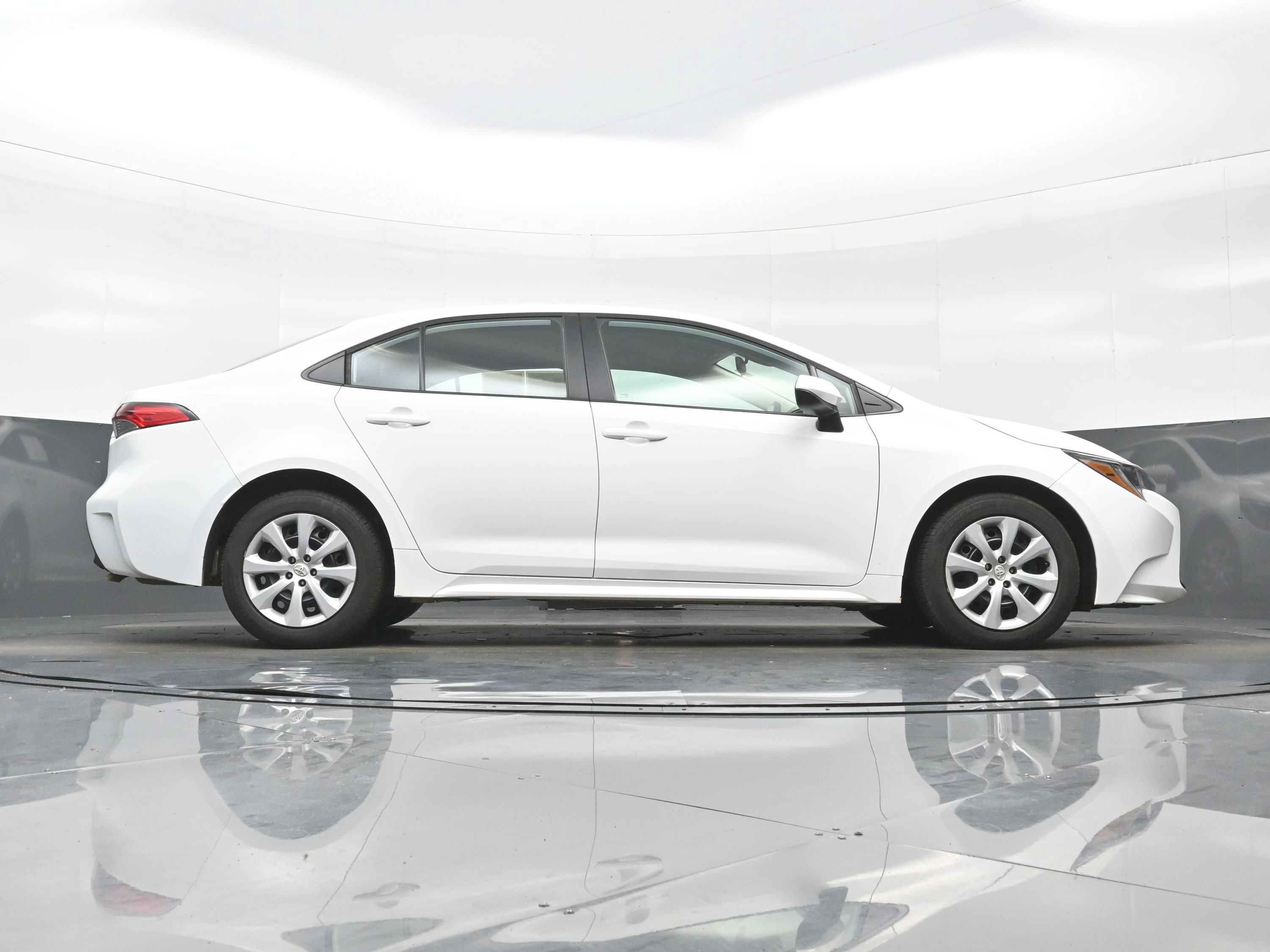 Used 2024 Toyota Corolla LE FWD image 29