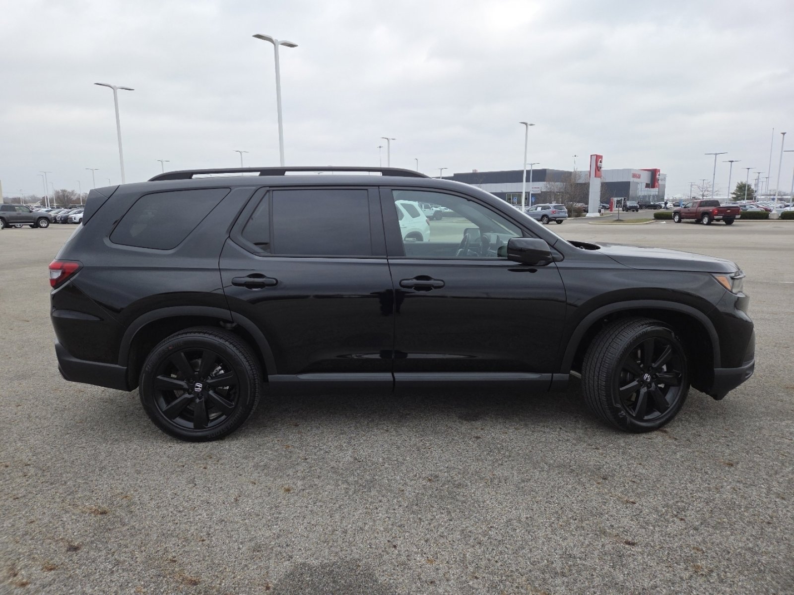 Used 2025 Honda Pilot Black Edition image 19