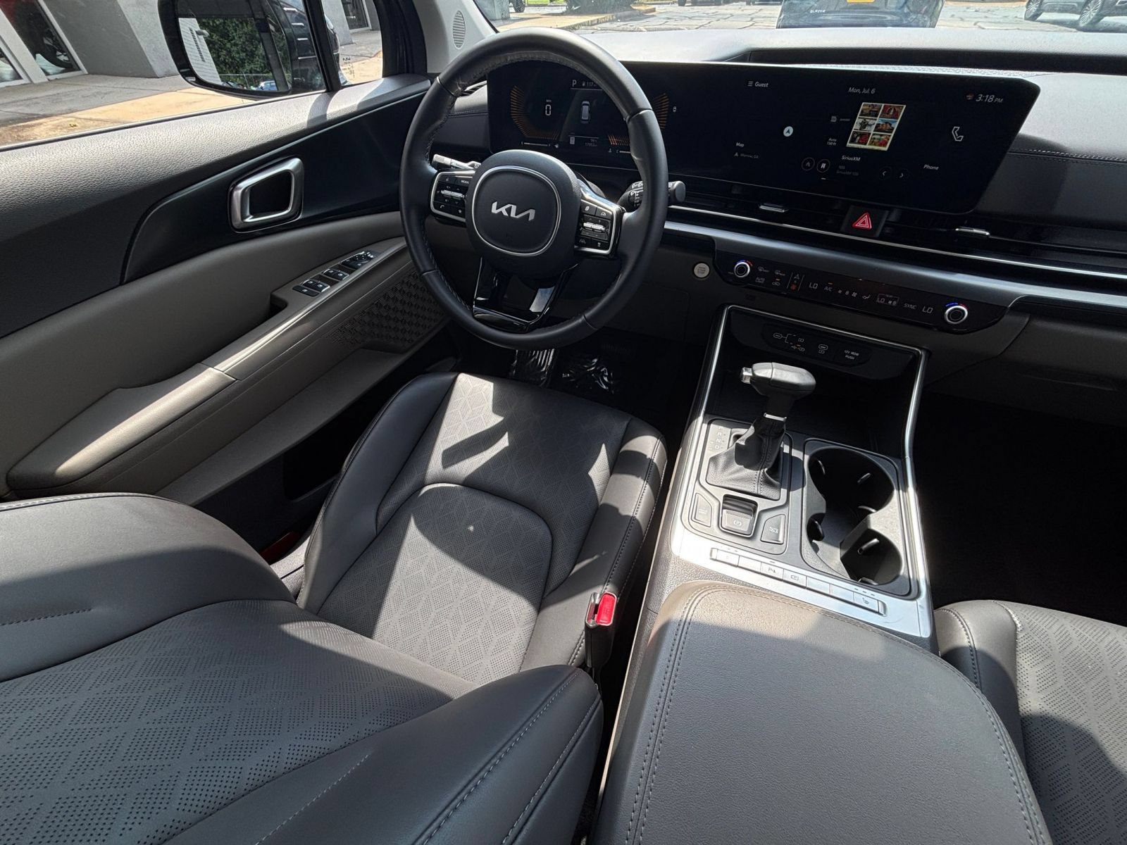 Used 2026 Kia Carnival FWD image 36