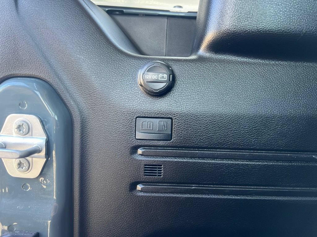 Used 2025 Jeep Wrangler Unlimited Sahara AWD/4WD image 36