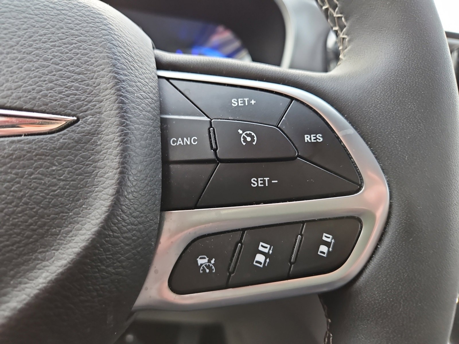 Used 2024 Chrysler Pacifica Touring-L image 26