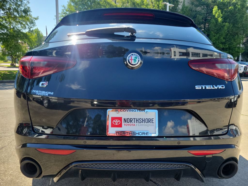 Used 2022 Alfa Romeo Stelvio Veloce AWD/4WD image 5