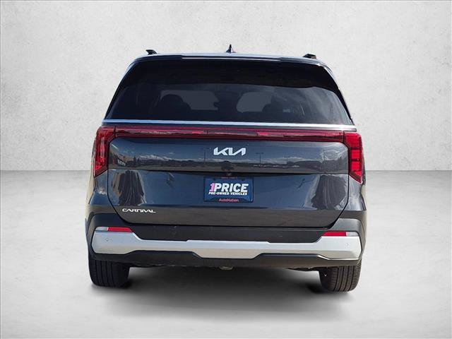 Used 2026 Kia Carnival EX FWD image 7