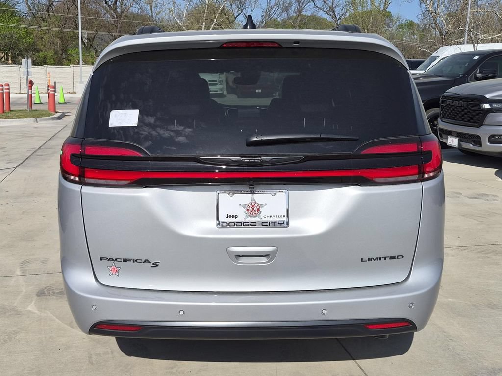 New 2026 Chrysler Pacifica Limited w/ S Appearance Package FWD image 4