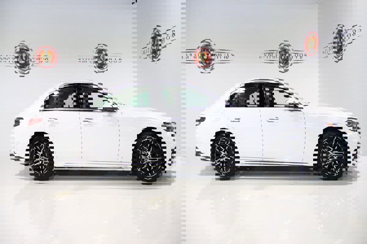 Used 2025 Mercedes-Benz E 350 4MATIC Sedan image 35