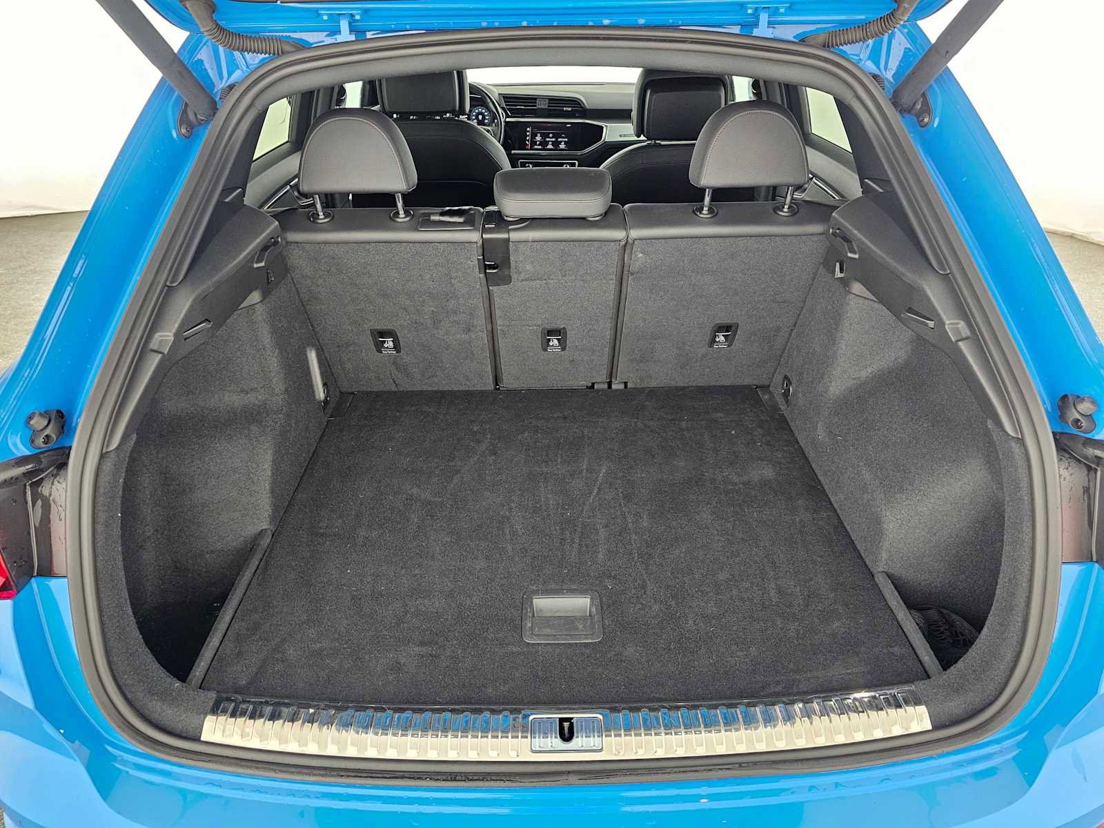 Used 2020 Audi Q3 2.0T Premium w/ Convenience Package image 28