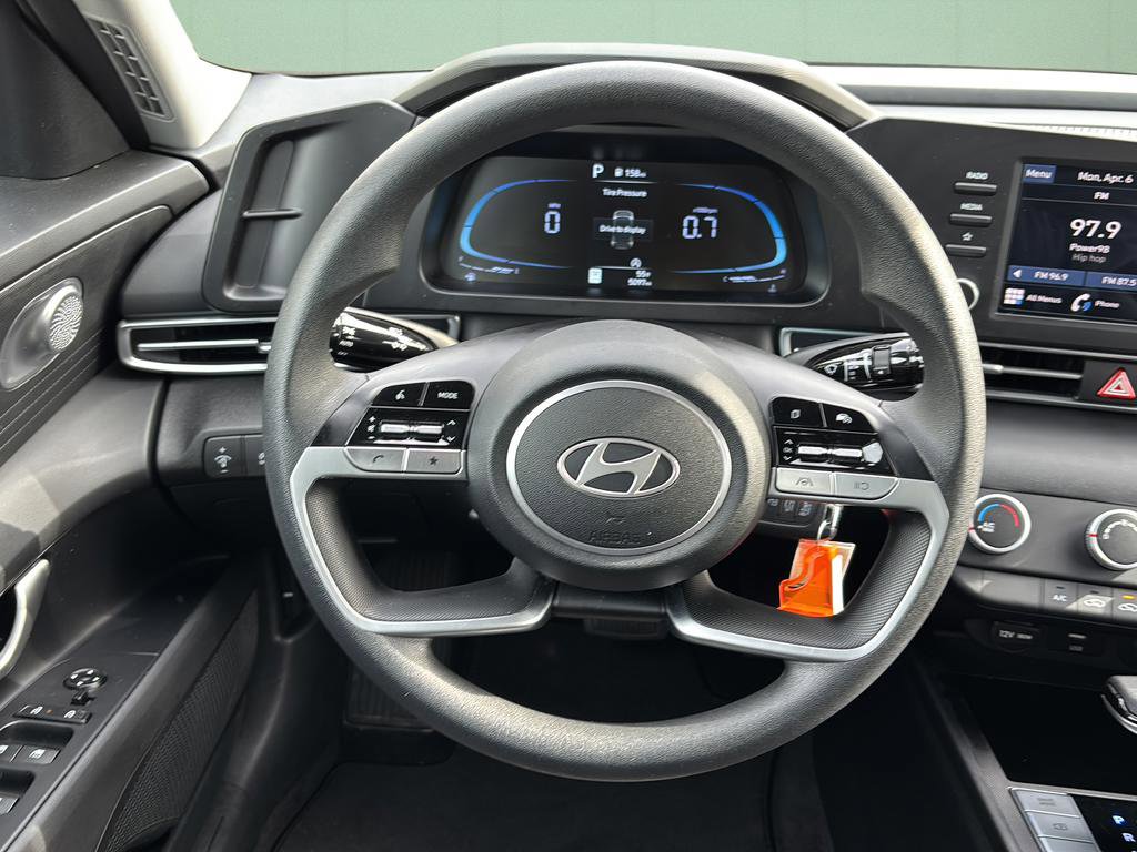 Certified 2025 Hyundai Elantra SE image 25