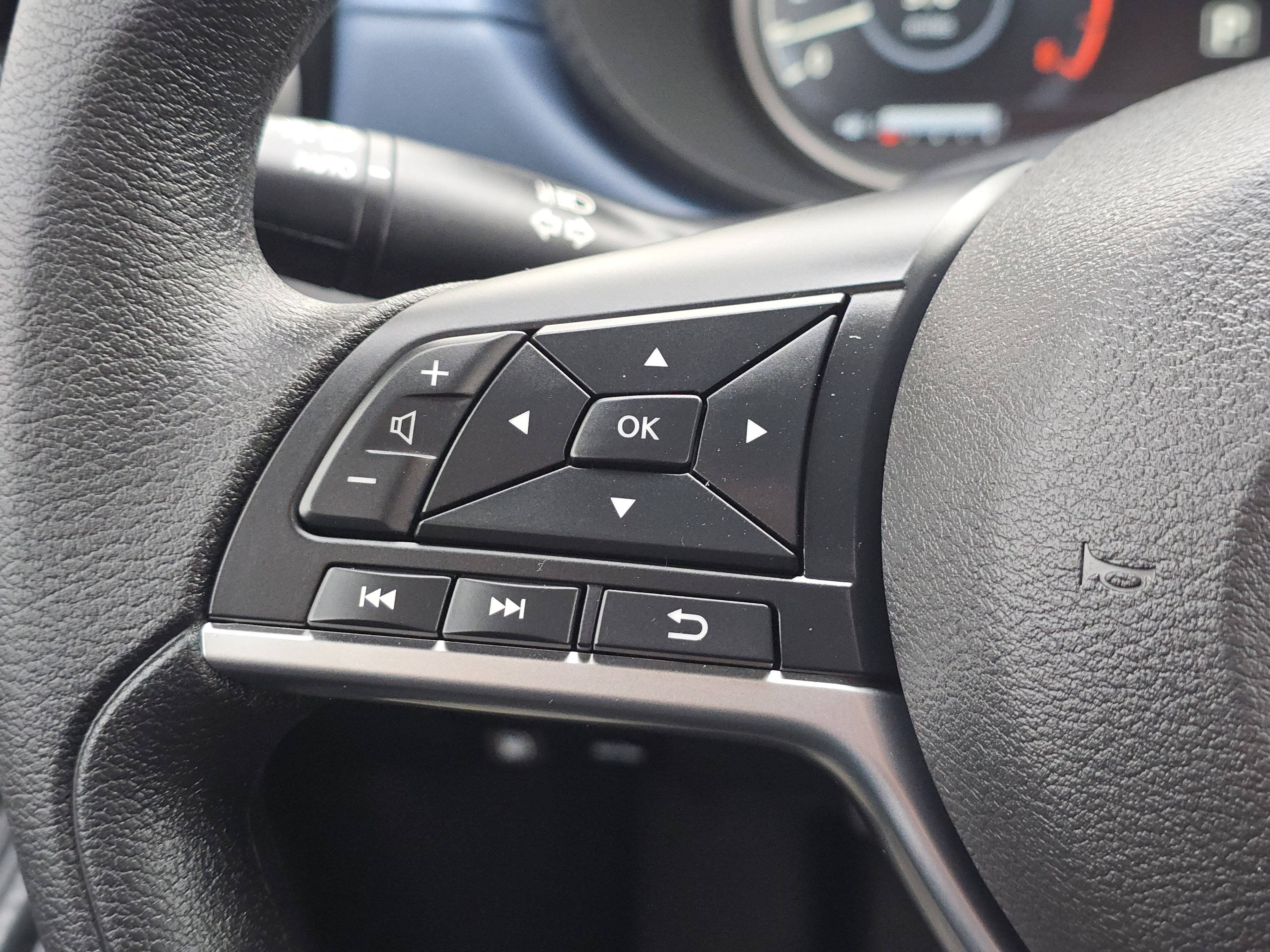 Used 2025 Nissan Versa SV w/ Trunk Package image 27