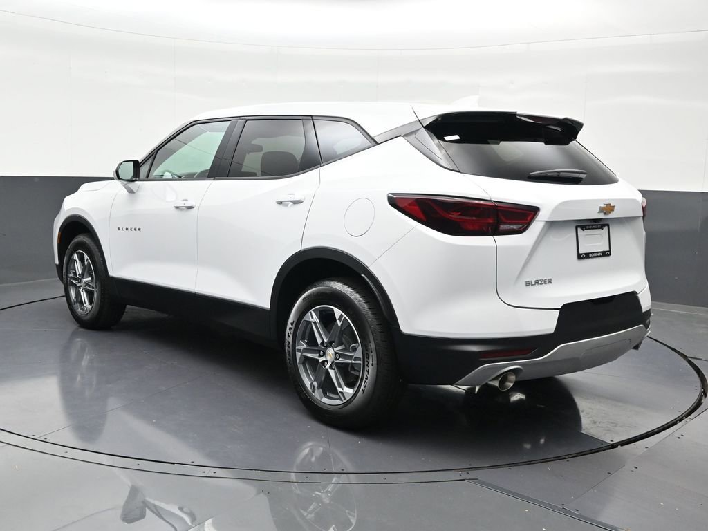 Used 2025 Chevrolet Blazer LT image 3