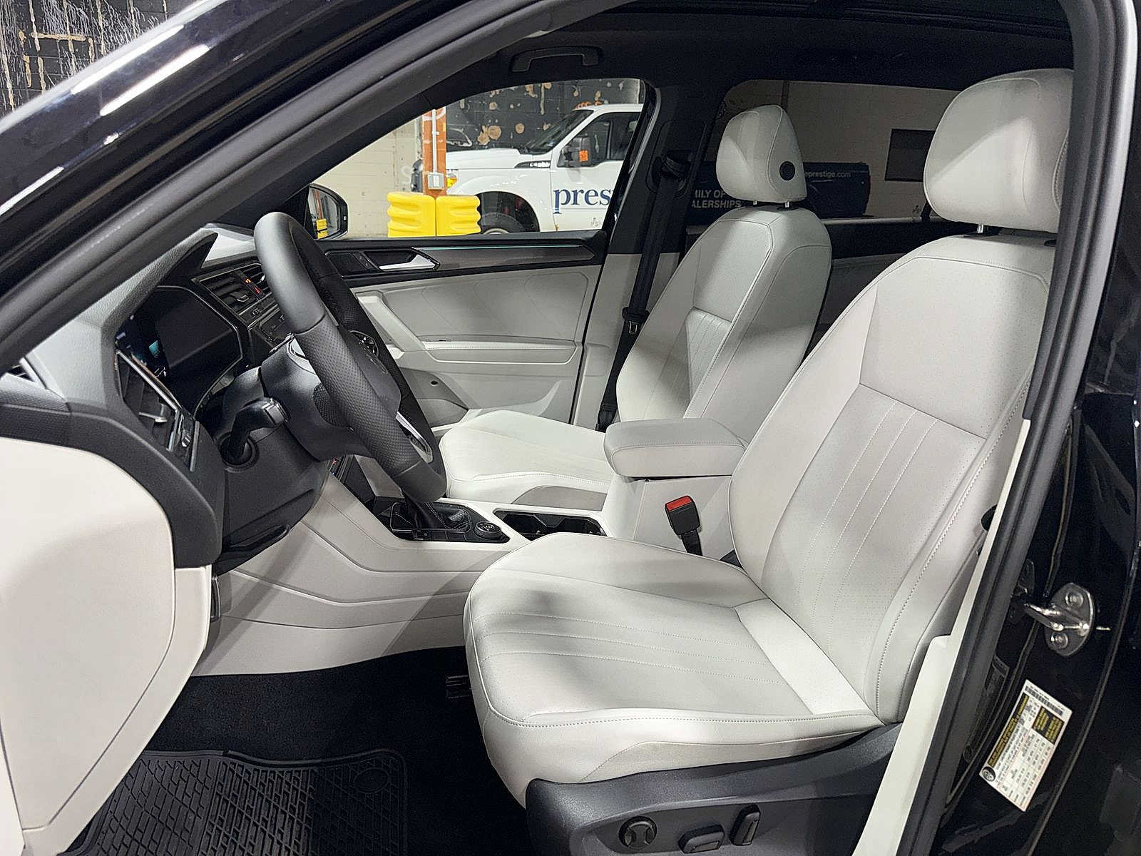 Used 2022 Volkswagen Tiguan SE R-Line AWD/4WD image 15