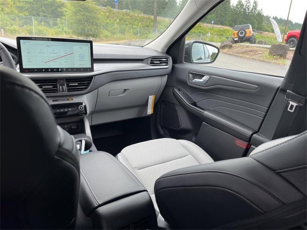 New 2025 Ford Escape SE image 25
